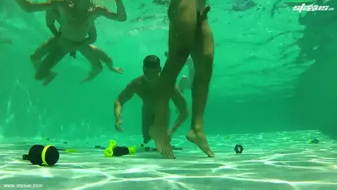 6 minets excités dans une orgie bareback à la piscine