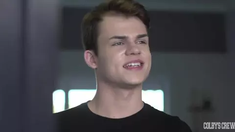 Ne dis rien à ton coloc ! — Abe Andrews & Colby Jansen