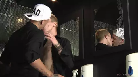 Plan chaud dans les chiottes — Mickey Taylor & Jonny Castle