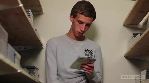 Minet se branle à la cam — pas « à son insu » — Jordan Thomas