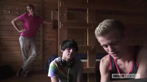 Déflorage anal en camping — Connor Maguire & Scotty Clarke