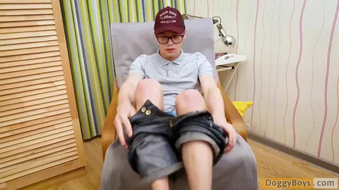 L’intello Arthur Vink se branle sa grosse bite