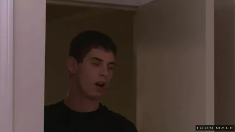 Le prof repère un acteur porno dans sa classe — Nick Capra & Sam Truitt