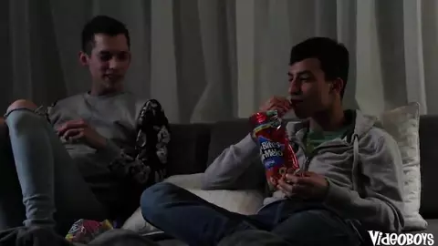 Quand mon meilleur ami dort à la maison, on baise — Lukas Jensen & Dominic Couture