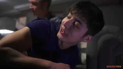 Max Carter démonte le joli cul d’Angel Rivera