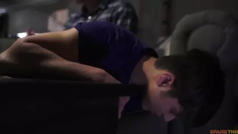 Max Carter démonte le joli cul d’Angel Rivera