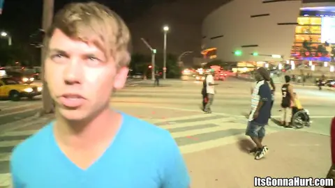 Ce jeune gars va sentir passer cette BBC