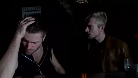 Le perdant du combat de boxe paie avec une baise hard