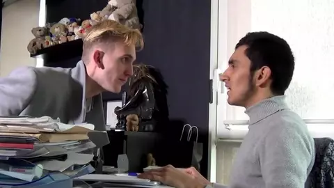 Ce twink blond est un vrai power bottom