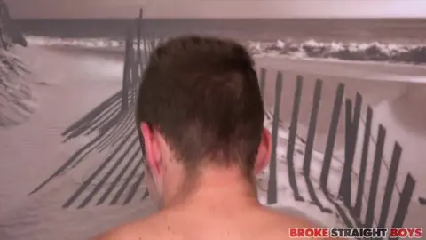 Oliver Saxon baise John Henry sans capote