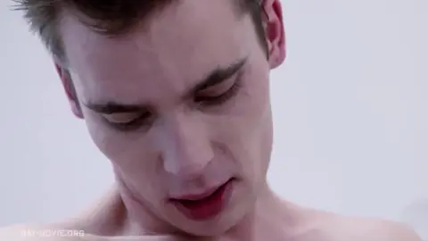 Jeunes baiseurs aux couilles pleines