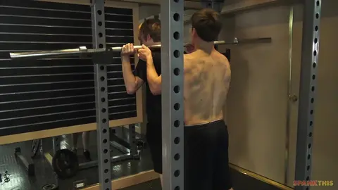 Blake Mitchell donne la fessée à Jamie Ray