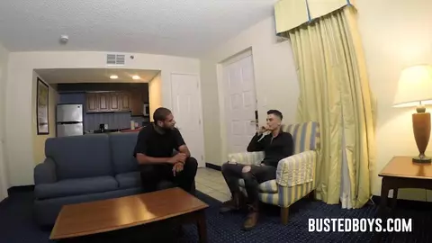 Gabriel Knight baisé brutalement au cul