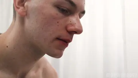 Jeune mec initié par un daddy