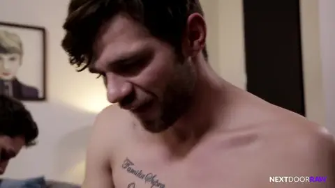 Soirée pyjama entre athlètes chauds