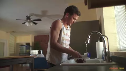 La maladresse n'est pas tolérée – Logan Cross & Josh Brady