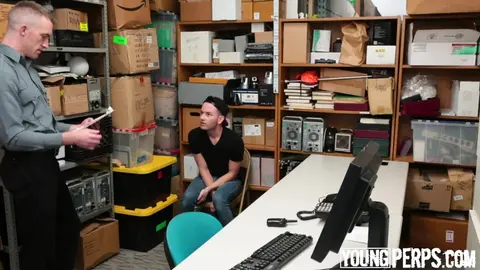 Voleur puni et sodomisé par l'agent de sécurité