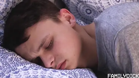 Beau papa m'encule au coucher