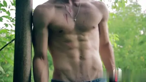 Jeune boxeur twink à poil