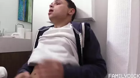 Les grosses couilles de mon demi frère