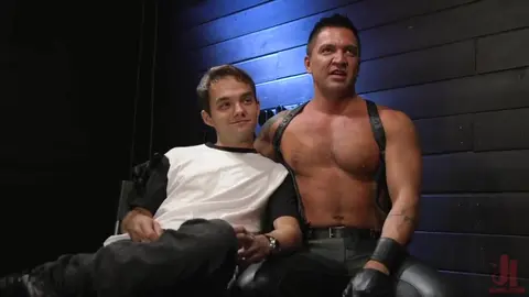 Esclave obéissant, Marcus Rivers sert Dominic Pacifico