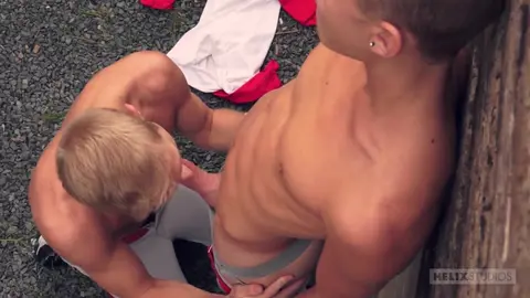 Un plan discret avec un BG blond! – Max Carter & Ian Levine