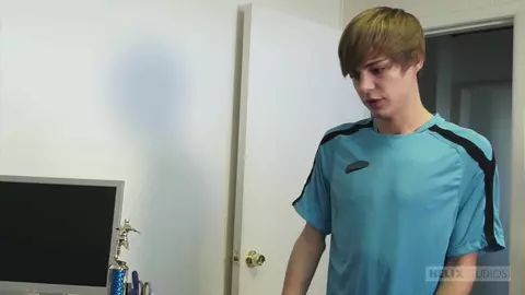 Coach Jones baise Kyle – Kyle Ross & Dominic Jones