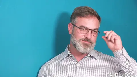 Jeune garçon au pair baisé par le mari