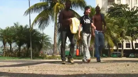 Les minets adorent les grosses bites noires