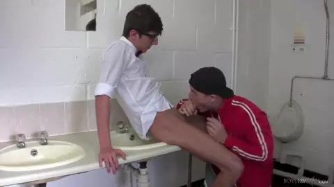 Tu regardes ma bite ? – Sean Savoy & Josh Adams