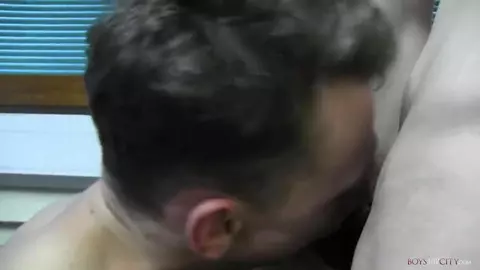 Les stagiaires s'envoient en l'air ! – Kamyk Walker, Oscar Roberts & Cody Reed