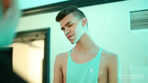 Blondinet au petit cul serré – Aiden Garcia & Jace Myers