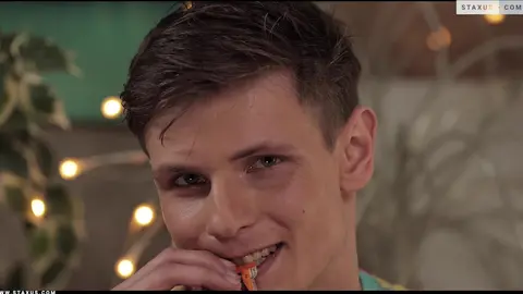 Défonce en gros plan — Scène 2 — Danny Royt & David Hollister