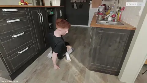 Deux bites pour un jeune lascar soumis