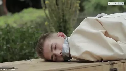 Minet mignon défoncé dans une baise brutale