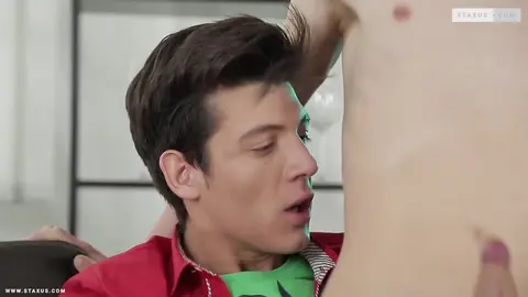 BG blond suce un BG brun