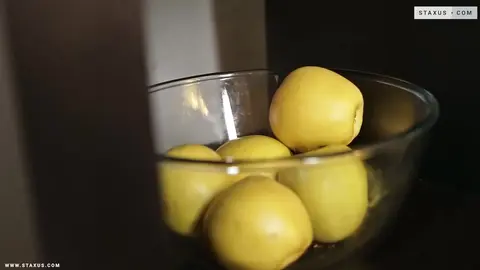 Pompier bien membré baisé sans capote