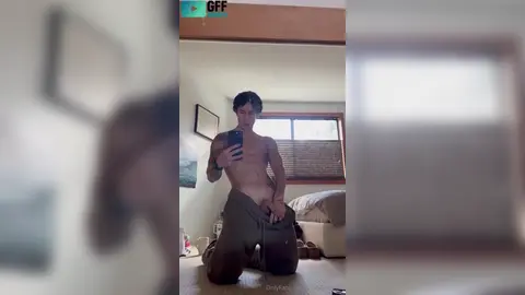 Evan Lamicella — queue molle en vitrine