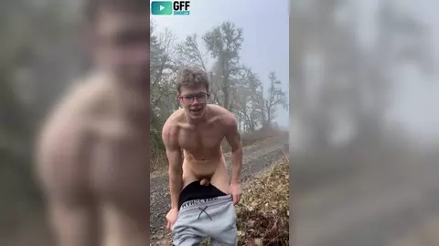 Ben McConnell — nu au bord de la route après le run