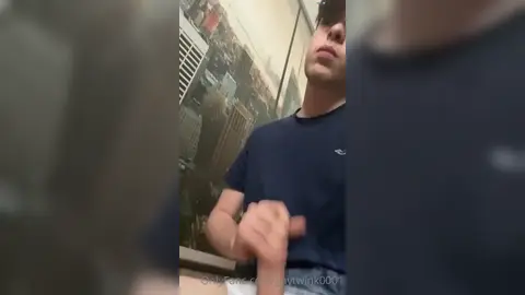 Gaytwink0001 — branlette solo