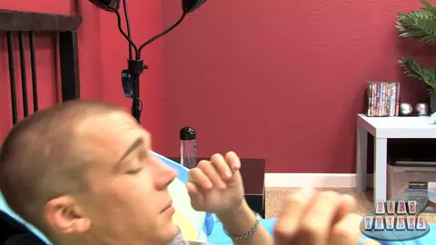 Le premier tournage porno du twink se termine par un creampie – Patrick Kennedy & Nathan Stratus