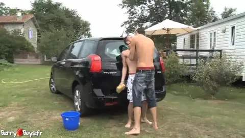 Lavage auto & cum pour John Despe