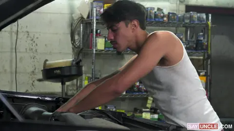 Angel Elias, Internet Papi – Internet Papi fait la révision d'Angel Elias