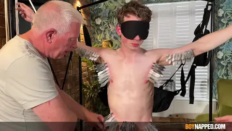 James Lewis, Mitch Schif, Sebastian Kane – Un jeune mec de Londres à baiser – Partie 2