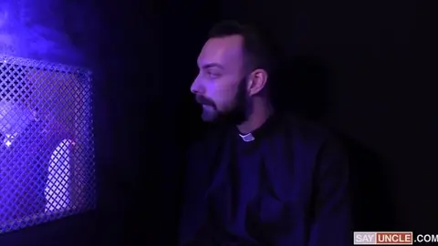 Le sexy twink Levi Rhodes se fait défoncer par un daddy