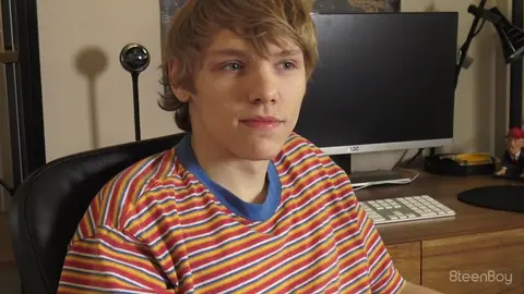 Session solo d'un minet musclé bien chaud