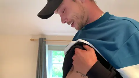 Harri Oakland domine Clayton Fox en le rendant son esclave sexuel