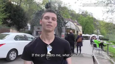 Étudiant timide séduit pour du fric à Petrin