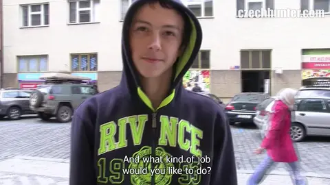 Czech Hunter 140 – Le skater arrogant se fait baiser dans le jacuzzi de l'hôtel