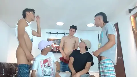 Gang bang entre camboys latinos – 1